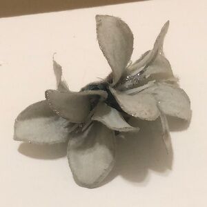 Elegant Gray Floral Hair Clip